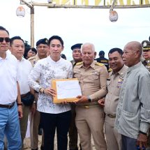 “นายกฯ อนุทิน” ลงพื้นที่กำชับแก้ปัญหาบุกรุกพื้นที่สาธารณะหาดบางเทา ตั้ง “รมช.มท.วรศิษฎ์ เลียงประสิทธิ์” เป็นผู้ประสานงานแก้ปัญหาพื้นที่ พร้อมยกเป็น “บางเทา Sandbox” เพื่อแก้ไขปัญหาพื้นที่อื่น ๆ พร้อมสร้างความเชื่อมั่นสวัสดิภาพความปลอดภัยประชาชน “ภายใต้รัฐบาลนี้จะไม่ให้มีกุ๊ยมาคุกคามพี่น้องประชาชน”