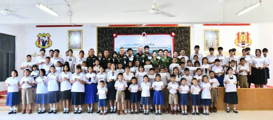 สกลนคร ผบ.ร.3 เติมเต็มมอบทุนการศึกษาบุตรหลานดีต่อใจกำลังพล