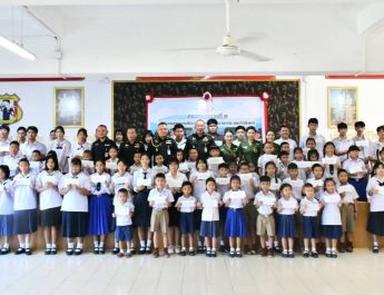 สกลนคร ผบ.ร.3 เติมเต็มมอบทุนการศึกษาบุตรหลานดีต่อใจกำลังพล