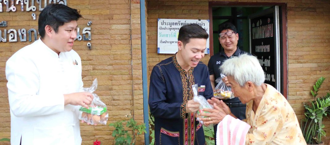กาฬสินธุ์ เอาใจไปเลย! นายกบัส นำทีมโรงตึ้งกาฬสินธุ์แจกไข่ช่วยประชาชน ลดภาระช่วงเปิดเทอม