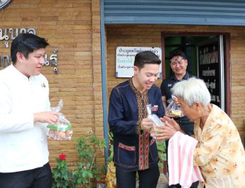 กาฬสินธุ์ เอาใจไปเลย! นายกบัส นำทีมโรงตึ้งกาฬสินธุ์แจกไข่ช่วยประชาชน ลดภาระช่วงเปิดเทอม