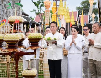 เริ่มแล้ว! ประเพณีใส่ขันดอกบูชาเสาอินทขีล ททท.จัดรถรางแอ่ว ยามค่ำคืนไหว้สิ่งศักดิ์สิทธิ์ 5 วัน