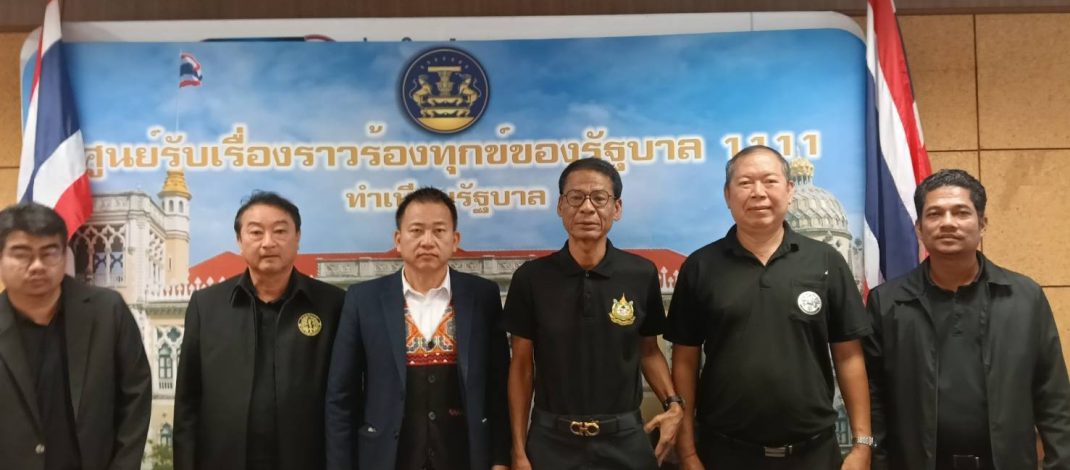ทวงศักดิ์ศรีคืนให้ชาวม้ง วอนสื่ออย่าเสนอข่าวด้านเดียว ประธานเครือข่ายตระกูลม้งแห่งประเทศไทย และประธานม้งไม่ทน พาพี่น้องชาติพันธุ์ม้งบุกสำนักนายกรัฐมนตรี ยื่นหนังสือขอความเป็นธรรม กรณีพิพาทนายทุนบุกรุกไร่ขิง ตำบลแม่ทะลบ อำเภอไชยปราการ จังหวัดเชียงใหม่
