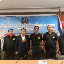 ทวงศักดิ์ศรีคืนให้ชาวม้ง วอนสื่ออย่าเสนอข่าวด้านเดียว ประธานเครือข่ายตระกูลม้งแห่งประเทศไทย และประธานม้งไม่ทน พาพี่น้องชาติพันธุ์ม้งบุกสำนักนายกรัฐมนตรี ยื่นหนังสือขอความเป็นธรรม กรณีพิพาทนายทุนบุกรุกไร่ขิง ตำบลแม่ทะลบ อำเภอไชยปราการ จังหวัดเชียงใหม่