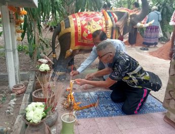 กาฬสินธุ์ สืบสานประเพณีเลี้ยงผีปู่ตาบุญซำฮะ ฮือฮาเลขเด็ด 3 ตัวตรงโผล่กลางพิธี