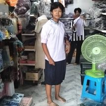 ปราจีนบุรี พรุ่งนี้เปิดเทอม!นร.หญิงยากจนไม่มีชุดใหม่สาวใจบุญซื้อให้