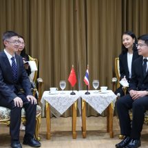 กาญจนบุรี – รองผู้ว่ากาญจน์ ให้การต้อนรับ นายเจ้า เมิ่งเทา (Mr.Zhao Mengtao) ที่ปรึกษาฝ่ายการเมือง สื่อมวลชนและการทูตสาธารณะ สถานเอกอัครราชทูตสาธารณรัฐประชาชนจีนประจำประเทศไทย และคณะ ในโอกาสเดินทางเยือนจังหวัดกาญจนบุรี