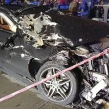 รถ mercedes benz coupe 2 ประตูขับมาด้วยความเร็วพุ่งชนท้ายรถบรรทุก 6 ล้อทำให้มีผู้เสียชีวิต 1 ราย