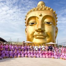 จ.มหาสารคาม จัดโครงการ “1 อำเภอ 1 แลนด์มาร์ค หิ้วตะกร้า นุ่งไทย ใส่บาตร สืบสานวัฒนธรรมไทย ใส่ใจสังคม” เพื่ออนุรักษ์สืบสานประเพณีการทำบุญตักบาตรและนำสิ่งของที่ทำบุญไปช่วยเหลือประชาชนกลุ่มเปราะบางในพื้นที่