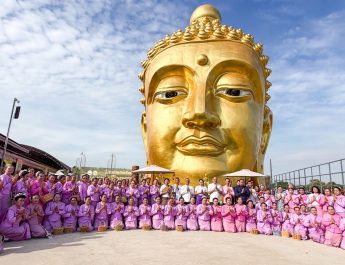 จ.มหาสารคาม จัดโครงการ “1 อำเภอ 1 แลนด์มาร์ค หิ้วตะกร้า นุ่งไทย ใส่บาตร สืบสานวัฒนธรรมไทย ใส่ใจสังคม” เพื่ออนุรักษ์สืบสานประเพณีการทำบุญตักบาตรและนำสิ่งของที่ทำบุญไปช่วยเหลือประชาชนกลุ่มเปราะบางในพื้นที่
