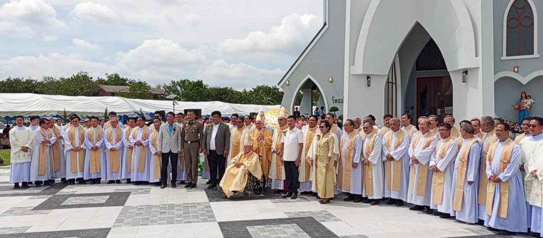 ปราจีนบุรี / “ชุมชนแห่งความเชื่อเบ่งบาน! พิธีเปิด–เสกวัดหลังใหม่ ‘วัดแม่พระที่พึ่งแห่งปวงชน’ แหลมโขด ปราจีนบุรี ศูนย์รวมศรัทธาคาทอลิกแห่งความหวัง”