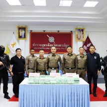 ผู้การนครปฐม ! นำทีมสืบสวนแถลงขยายผลจับกุม แก๊งชาวมาเลค้ายาไอซ์ ข้ามชาติ ยึดได้อีก 44 กก. ก่อนหน้านี้จับชาวมาเล 5 คนพร้อมไอซ์ 440 กก.