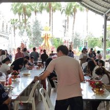 ปทุมธานี แห่แก้บนท้าวเวสสุวรรณเจ้าของร้านของเก่ายอดขายทะลุหลักแสน แม่สมหวังลูกสาวสอบติดมหาวิทยาลัยดัง