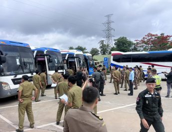 ลาวส่ง 307 คนไทยเครือข่ายแก๊งสแกรมเมอร์และเว็ปพนันกลับประเทศ หลังถูกกวาดล้างในพื้นที่สะหวันเขตและนครหลวงเวียงจันทน์ ได้ส่งตัวกลับไทยผ่านด่านที่หนองคาย