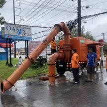 อุตุเตือนรับมือฝนตกหนัก-คลื่นลมแรง กรม ปภ. – กรมน้ำ ส่งแบคโฮ เครื่องสูบน้ำรับมือน้ำรอระบายในแหล่งท่องเที่ยวเขาหลัก