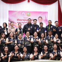 กาญจนบุรี – นายนิกร โสมกลาง รัฐมนตรีว่าการกระทรวงการพัฒนาสังคมและความมั่นคงของมนุษย์ ลงพื้นที่กาญจนบุรี เปิดงาน “จากใจถึงกัน” มอบเงินสงเคราะห์-ทุนหนุนชุมชน มุ่งยกระดับคุณภาพชีวิตประชาชน