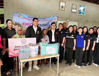 กาญจนบุรี – ลุยเมืองกาญจน์วันที่สอง!!รมว.พม. ลงพื้นที่ ขับเคลื่อนกิจกรรม “ส่งต่อรัก สานรอยยิ้ม” ช่วยเหลือกลุ่มเปราะบาง ในพื้นที่อำเภอท่าม่วง และอำเอท่ามะกา จังหวัดกาญจนบุรี