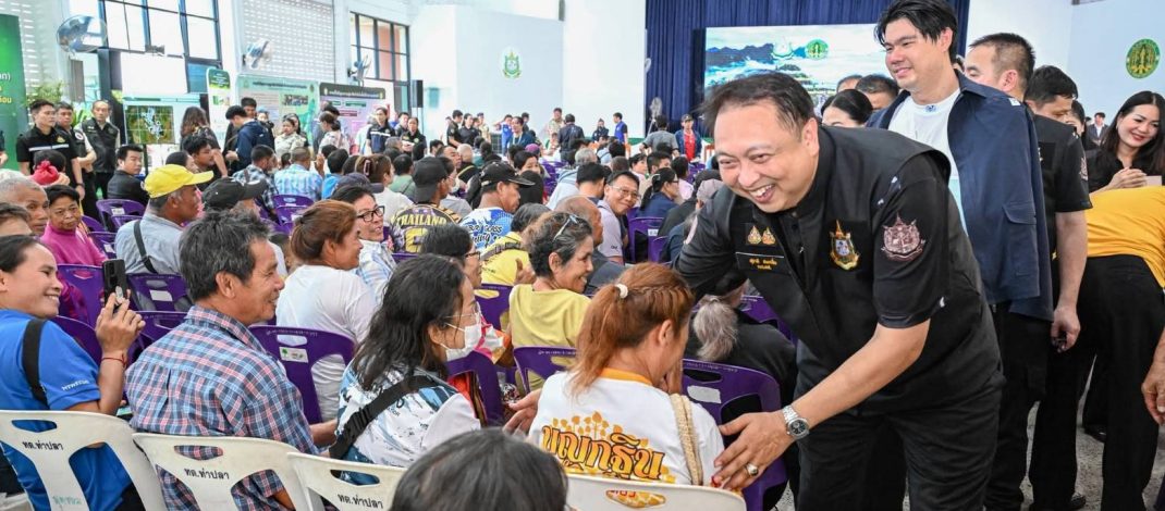 ชาวอุตรดิตถ์สุดปลื้ม! “นายกฯ อนุทิน” สั่ง “รมว.สุชาติ” มอบสมุด คทช. เดินหน้าแก้ปัญหาที่ดินทำกิน เพื่อให้ประชาชนมีความมั่นคงในชีวิตของรายได้และของครอบครัว