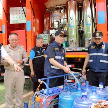 กาฬสินธุ์ ผู้ว่าฯกาฬสินธุ์เสิร์ฟน้ำดื่มคนภูพาน ย้ำผลักดันแก้มลิงแก้ปัญหาขาดแคลนน้ำ