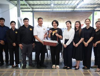 กาญจนบุรี – ผวจ.กาญจน์ ขับเคลื่อนแนวพระราชดำริ ระยะต่อยอด “จวนผู้ว่าฯ ปันสุข” จัดตั้งโรงเรือนเลี้ยงไก่ไข่ เสริมแหล่งโปรตีนสร้างความมั่นคงทางอาหารครบวงจร