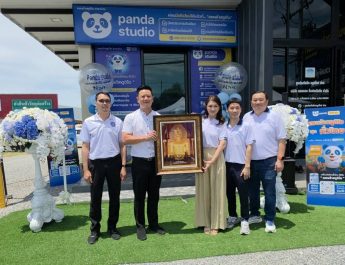 “แพนด้า สตูดิโอ น่าน” เปิดร้านอย่างเป็นทางการ เพื่อความต้องการใช้สิทธิโครงการ “ไทยช่วยไทย พลัส” โดยผู้คนยอมลงทุนซื้อโทรศัพท์เครื่องใหม่เพื่อดาวน์โหลดแอปพลิเคชัน “เป๋าตัง” จัดโปรแรงดาวน์เริ่มต้นเพียง 10% พร้อมของแถมกว่า 3,500 บาท