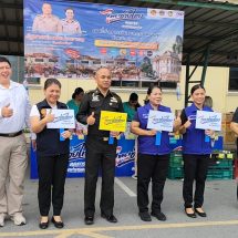 ปทุมธานี “ไทยช่วยไทย” ครั้งที่ 5 ครั้งสุดท้ายคนแห่เหมาทุเรียนเกรดพรีเมี่ยม 89บาทแน่นอำเภอ พร้อมประชาสัมพันธ์โครงการไทยช่วยไทย พลัส (60/40)