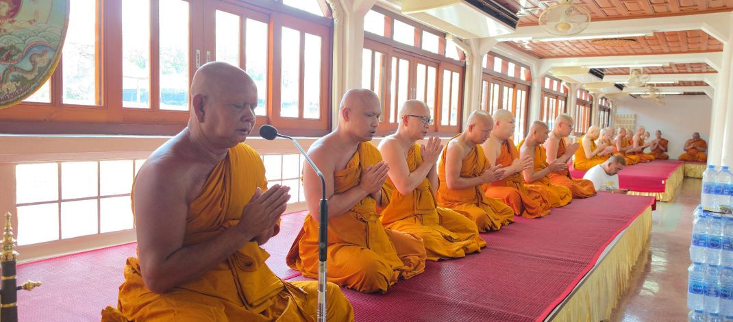 พุทธศาสนิกชนแห่ทำบุญวันวิสาขบูชา ณ วัดใหญ่ชัยมงคลวรวิหาร