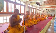 พุทธศาสนิกชนแห่ทำบุญวันวิสาขบูชา ณ วัดใหญ่ชัยมงคลวรวิหาร
