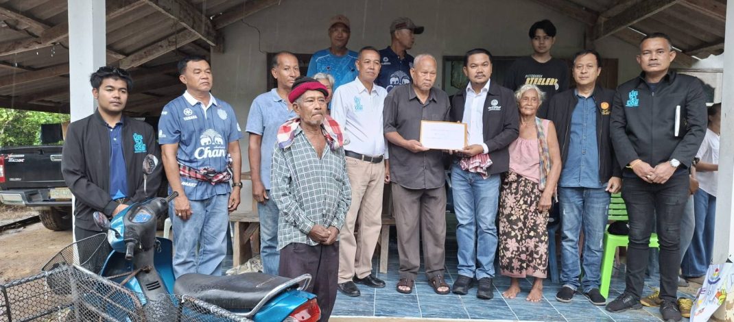 พังงา/ชาวบ้านโคกเจริญกว่า 30 ราย ยื่นหนังสือคัดค้านโครงการรถไฟทับปุด–กระบี่ ผ่านคลินิกทนายอาสาพรรคประชาธิปัตย์จังหวัดพังงา