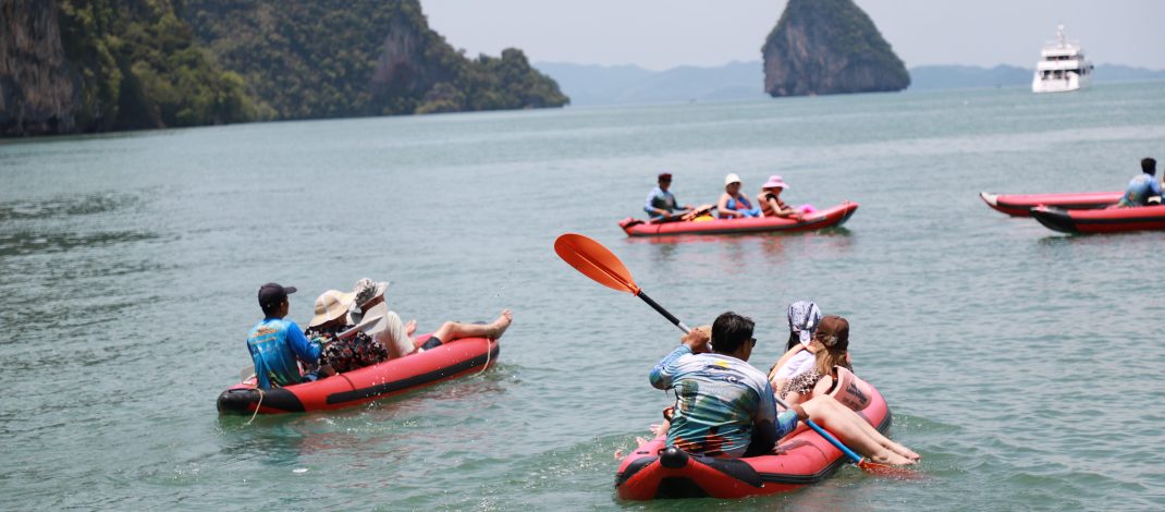 พังงา-อบต.คลองเคียนนำสื่อมวลชนสำรวจแหล่งท่องเที่ยวสุดอเมซิ่งในทะเลอ่าวพังงา