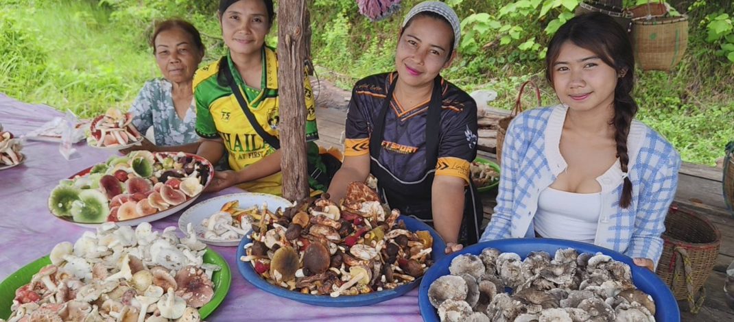 นครพนม “ร้อนสลับฝน” ดันตลาดเห็ดป่าท่าอุเทนคึกคัก เซียนเก็บเห็ดยิ้มรายได้สะพัดวันละหลายพัน