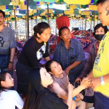 กาญจนบุรี – พบแล้วร่างน้องเฟิร์น หลัง 2 มูลนิธินำชุดประดาน้ำ ลงค้นมา 2 วัน 1 คืน เบื้องต้นผู้เสียชีวิตมีแฟนเป็นชาวเกาหลี ส่วนสาเหตุต้องรอการพิสูจน์ร่างน้องก่อน