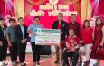 กาญจนบุรี – ครอบครัว “วารีทิพย์ขจร” แจกข้าวสาร 1,000 ถุง มอบเงินให้ซื้ออุปกรณ์ทางการแพทย์โรงพยาบาลพหลพลพยุหเสนา 3 แสน และมอบทุนการศึกษา เนื่องในวันคล้ายวันเกิด “พ่อจิว” ครบ 96 ปี