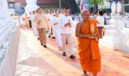 ลพบุรี พุทธศาสนิกชนชาวลพบุรีทำบุญตักบาตรเวียนเทียนในวันวิสาขบูชาพุทธศาสนิกชนชาวลพบุรี ร่วมทำบุญตักบาตร และเวียนเทียน เนื่องใน “วันวิสาขบูชา”ถวายเป็นพุทธบูชารำลึกถึงพระคุณอันประเสริฐขององค์สมเด็จพระสัมมาสัมพุทธเจ้า