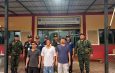 กาญจนบุรี – หนีหลบฝนเลยโดนรวบ!! ตร.สังขละบุรี จับ 3 จีนเทา หลังเจ้าของรีสอร์ท พบหนีเข้ามาหลบฝน