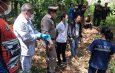 กาญจนบุรี – พบศพน้ององุ่นแล้ว ถูกทิ้งไว้ใต้กอไผ่กลางสวนยางพารา ฝั่งตรงข้ามกับศาลเจ้าพ่อเขาใหญ่ ลึกจากถนนเข้าไปประมาณ 200 เมตร