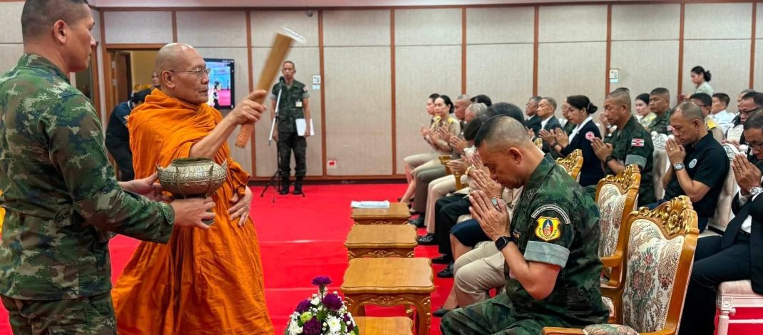 จันทบุรี-กองบัญชาการป้องกันชายแดนจันทบุรีและตราด จัดงานเนื่องในวันคล้ายวันสถาปนาครบรอบ 48 ปี เพื่ออุทิศส่วนกุศลให้กับทหารกล้าที่ล่วงลับไป ย้ำกำลังพลป้องกันปัญหาอาชญากรรมข้ามชาติ การค้ายาเสพติด การลักลอบเข้าเมืองผิดกฎหมาย อาชญากรรมทางเทคโนโลยี และประเด็นด้านเขตแดน