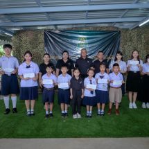 กาญจนบุรี – ผบ.ร.29 จัดกิจกรรมพบปะเยี่ยมเยียน และมอบทุนการศึกษาพิเศษเพิ่มเติม ให้กับบุตรหลานกำลังพลที่มีผลการศึกษาดีเด่น และสามารถสอบเข้ามหาวิทยาลัยที่มีชื่อเสียงของรัฐ