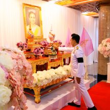 ลพบุรี ผู้ว่าฯ นำข้าราชการและพสกนิกร ประกอบพิธี เจริญพระพุทธมนต์ ทำบุญตักบาตร ถวายเป็นพระราชกุศล เนื่องในพระราชพิธี เฉลิมพระชนม์พรรษา 4 รอบสมเด็จพระนางเจ้าฯ พระบรมราชินี