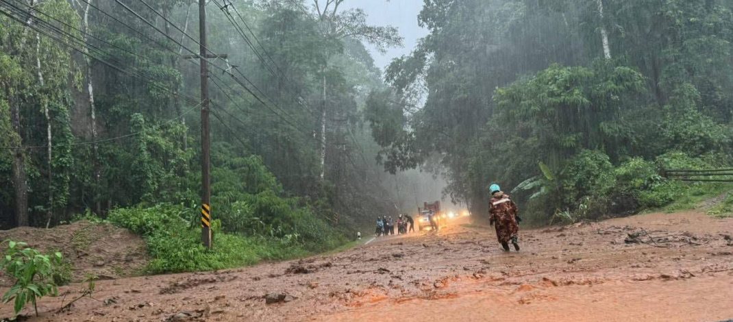 ด่วนแจ้งเตือนภัย ดินสไลด์ปิดทับเส้นทางหลวง สาย 108 (แม่สะเรียง-ฮอด) ช่วงแม่สะเรียง-แม่เหาะ