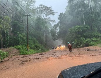 ด่วนแจ้งเตือนภัย ดินสไลด์ปิดทับเส้นทางหลวง สาย 108 (แม่สะเรียง-ฮอด) ช่วงแม่สะเรียง-แม่เหาะ