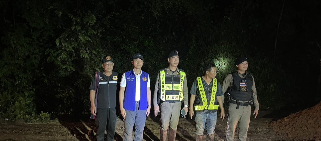 คืบหน้านายอำเภอแม่สะเรียงลงพื้นที่ติดตามสถานการณ์ดินสไลด์ปิดทับเส้นทางหลวงหมายเลข 108 (แม่สะเรียง – ฮอด) ล่าสุดเปิดให้สัญจรได้แล้ว 1 ช่องทาง