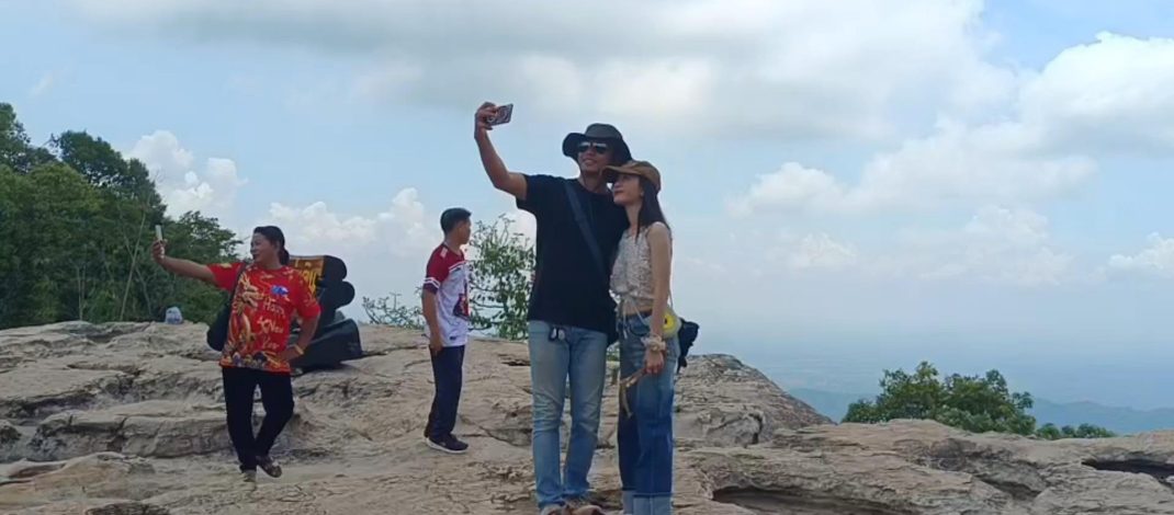 ชัยภูมิ!!!เปิดเข้าฟรีคึกคัก ปชช.แห่ชมทุ่งดอกกระเจียวบานดอกแรกสุดยอดทิวลิปไทยแลนด์อย่างคึกคัก