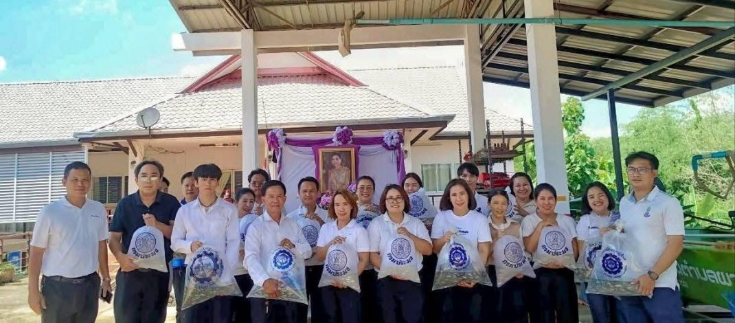 นทพ. สนับสนุนพันธุ์ปลาน้ำจืด 10,000 ตัว ฟื้นฟูทรัพยากรสัตว์น้ำในพื้นที่ อ.ท่าวังผา จ.น่านชหน่วยพัฒนาการเคลื่อนที่ 31 มอบพันธุ์ปลาน้ำจืดจากโครงการประมงน้ำจืดแก่ อบต.ผาตอ เพื่อปล่อยลงแหล่งน้ำสาธารณะ เพิ่มความอุดมสมบูรณ์ของระบบนิเวศและสร้างประโยชน์แก่ชุมชน