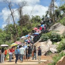 สุรินทร์ งานของดีพนมดงรัก กระแสตอบรับคึกคัก นักท่องเที่ยวแห่ชมปราสาทตาควาย–เนิน 350 วันที่ 2 ของงานเป็นวันสุดท้ายกว่า 1 พันคน พร้อมส่งกำลังใจทหารชายแดน ผู้ว่าสุรินทร์ย้ำพื้นที่ปลอดภัย เชิญเที่ยวต่อในครั้งหน้านี้