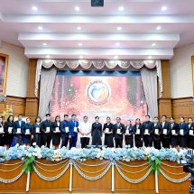 ผู้ว่าราชการจังหวัดนครปฐม มอบโล่เชิดชูเกียรติ “ครูต้นแบบที่พึงประสงค์ เป็นแบบอย่างที่ดี” ในโครงการ หนึ่งครู หนึ่งเคส ลดปัญหานักเรียนนักศึกษาหลุดออกจากระบบการศึกษา