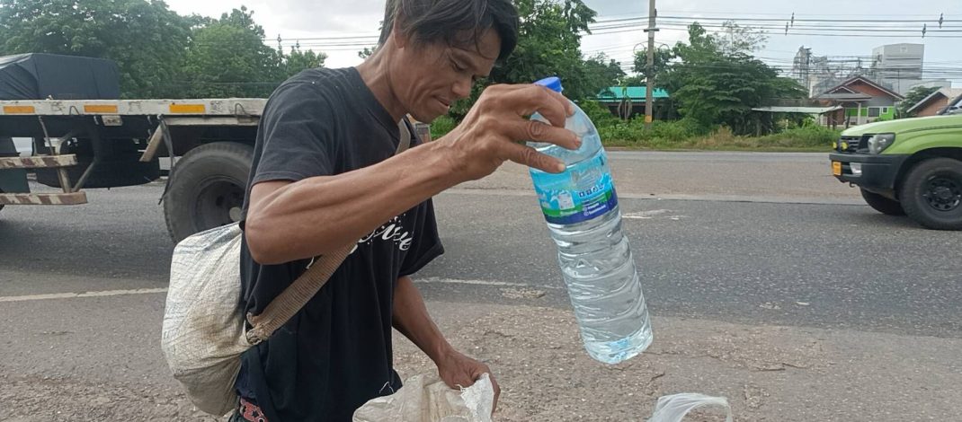 ปราจีนบุรี หนุ่ม51เดินเท้าจากจันทบุรีจะไปแปดริ้ว