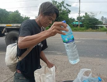 ปราจีนบุรี หนุ่ม51เดินเท้าจากจันทบุรีจะไปแปดริ้ว