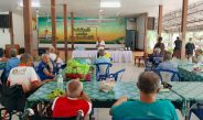 ชมรมผู้สื่อข่าวจังหวัดมหาสารคามจับมือญาติติธรรมจัดเลี้ยงอาหารว่างสำหรับผู้สูงอายุที่บ้านพักสถานสงเคราะห์คนชรามหาสารคาม