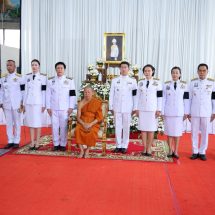 กาญจนบุรี – จัดพิธีถวายน้ำสรงพระศพ และลงนามถวายความอาลัย เบื้องหน้าพระรูปสมเด็จพระเจ้าลูกเธอ เจ้าฟ้าพัชรกิติยาภา นเรนทิราเทพยวดีกรมหลวงราชสาริณีสิริพัชร มหาวัชรราชธิดา